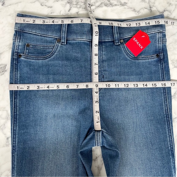 SPANX Flare Jeans Mixed Wash High Waisted Pull One Stretch Size Medium - Picture 8 of 14